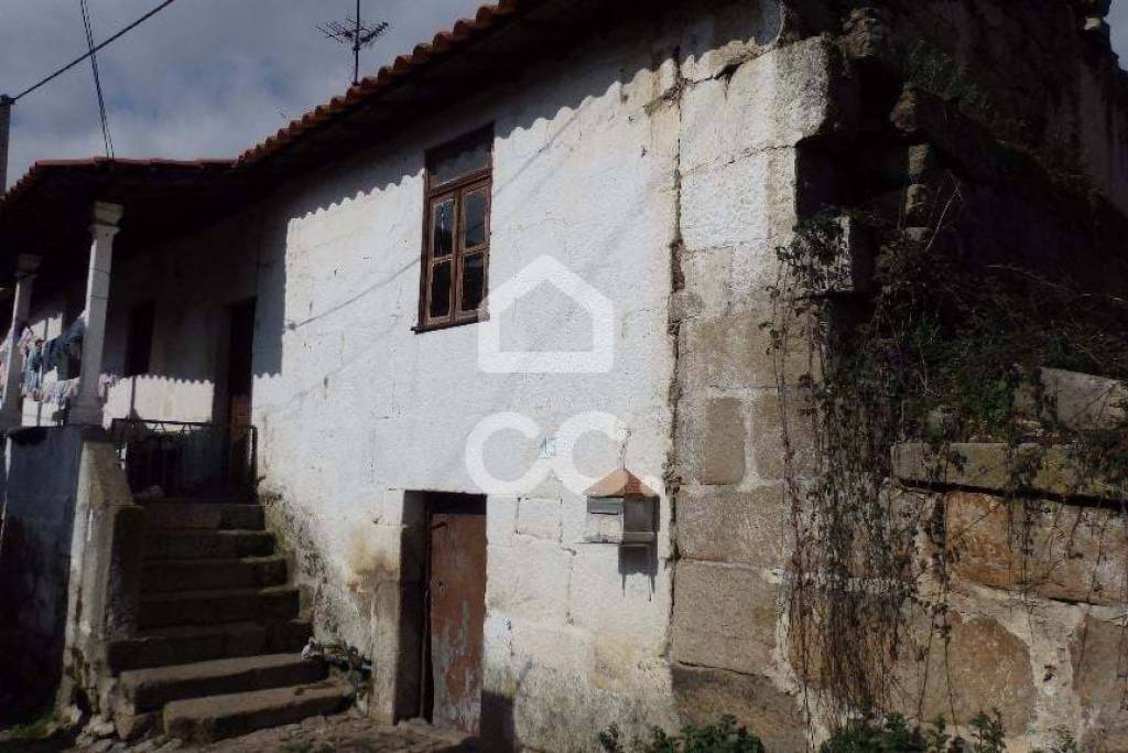 Detached house - House for restoration 3Km from the city center