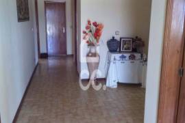Detached villa with surrounding land on the outskirts of the city