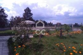Detached villa with surrounding land on the outskirts of the city