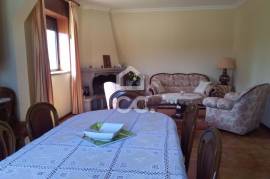 Detached villa with surrounding land on the outskirts of the city