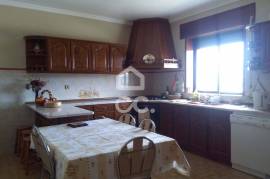 Detached villa with surrounding land on the outskirts of the city