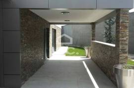3 bedroom villa with modern lines