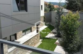 3 bedroom villa with modern lines