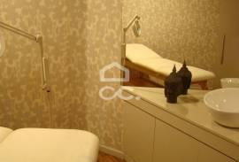 Commercial establishment for sale in the city center