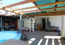 4 bedroom villa on the outskirts of the city with leisure space
