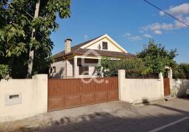 Farm with villa V3+1 located 12 km from the city center of Chaves