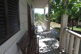 Farm with villa V3+1 located 12 km from the city center of Chaves