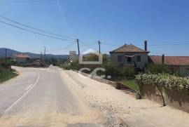 Building land with 2008m² on the outskirts of the city
