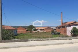 Building land with 2008m² on the outskirts of the city