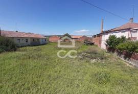 Building land with 2008m² on the outskirts of the city