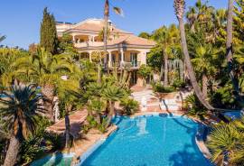 Luxury Villa with Swimming Pools and Tennis Court in Albufeira