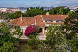 Prestigious Mansion of 600m2 in the center of Caldas da Rainha!