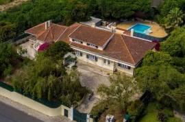 Prestigious Mansion of 600m2 in the center of Caldas da Rainha!