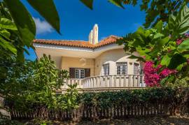 Prestigious Mansion of 600m2 in the center of Caldas da Rainha!