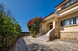 Prestigious Mansion of 600m2 in the center of Caldas da Rainha!