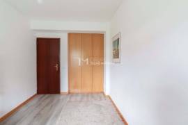 APARTMENT 2 BEDROOMS ESMORIZ R / C - C / INDIVIDUAL GARAGE