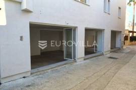 Novalja, Center, Street premises 39m2 and 49m2 in an excellent location