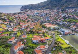 Land in Machico with 955 m²