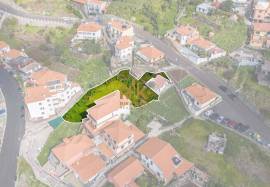 Land in Machico with 955 m²