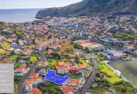 Land in Machico with 955 m²