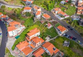 Land in Machico with 955 m²