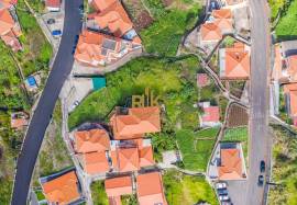 Land in Machico with 955 m²