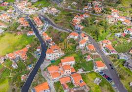 Land in Machico with 955 m²