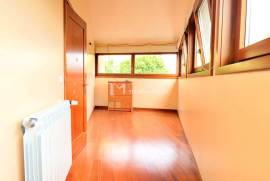 House 5 Bedrooms in Sta. Maria da Feira