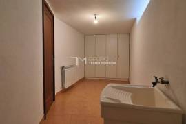 House 5 Bedrooms in Sta. Maria da Feira