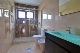 House 5 Bedrooms in Sta. Maria da Feira