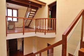 House 5 Bedrooms in Sta. Maria da Feira