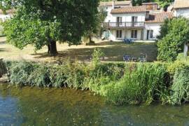 €265950 - Beautiful village house on the edge of the Charente - Verteuil-sur-Charente