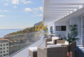 4 bedroom penthouse with spectacular sea views