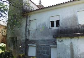 Tower Pension for restoration - Amares, Near the Caldelas stop