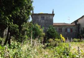 Tower Pension for restoration - Amares, Near the Caldelas stop