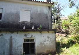 Tower Pension for restoration - Amares, Near the Caldelas stop