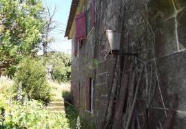 Tower Pension for restoration - Amares, Near the Caldelas stop