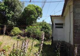 Tower Pension for restoration - Amares, Near the Caldelas stop