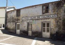 Tower Pension for restoration - Amares, Near the Caldelas stop