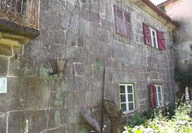 Tower Pension for restoration - Amares, Near the Caldelas stop