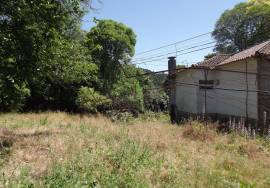 Tower Pension for restoration - Amares, Near the Caldelas stop