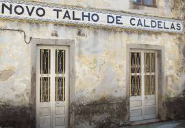 Tower Pension for restoration - Amares, Near the Caldelas stop