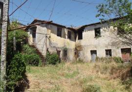 Tower Pension for restoration - Amares, Near the Caldelas stop