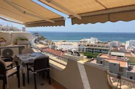2 bedroom apartment in a condominium with swimming pool with a stunning view over the sea and downtown Albufeira