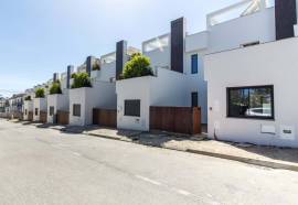 Modern 3 Bedroom Townhouse For Sale in Fuseta - Lote 4