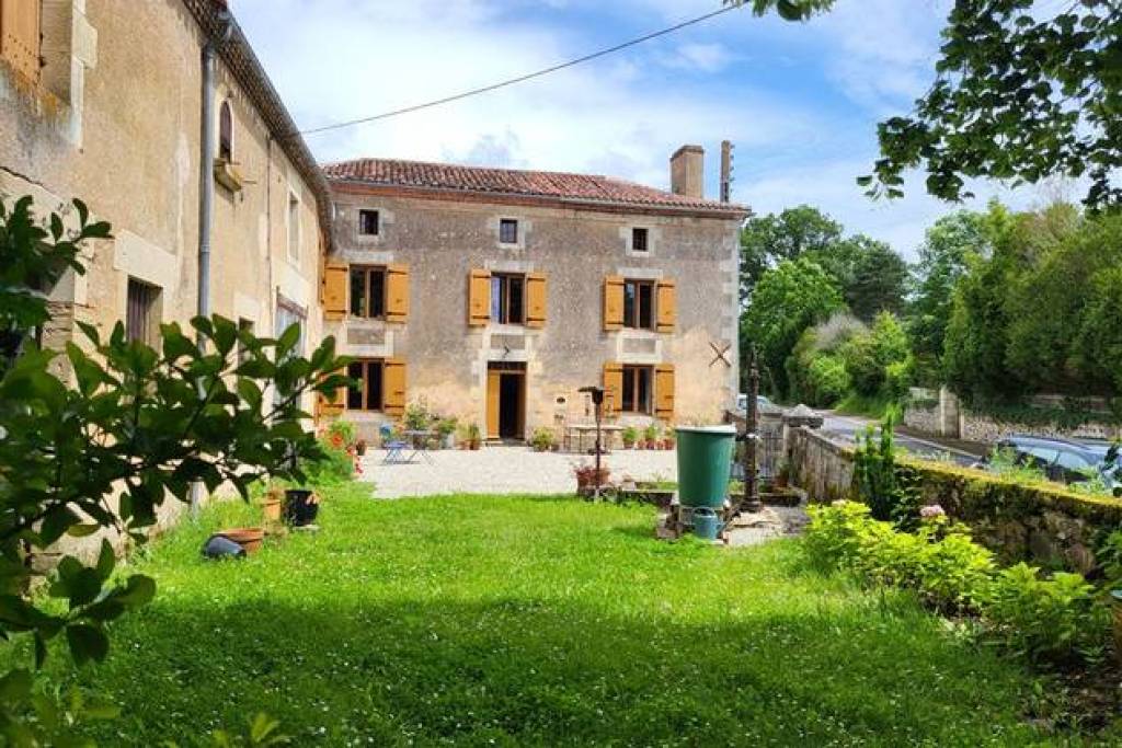 For Sale Exceptional Family Home in Luchapt - Vienne