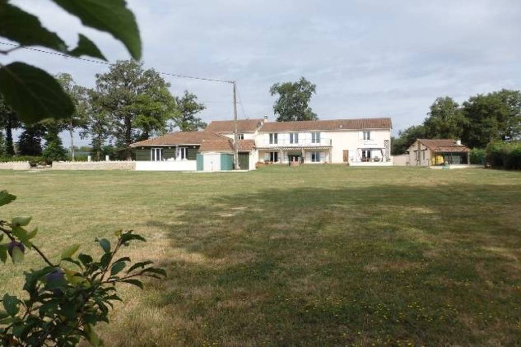 Pristine 6 Bedroom 4 with En-Suites; Home with Indoor Swimming Pool