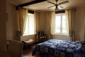 Pristine 6 Bedroom 4 with En-Suites; Home with Indoor Swimming Pool