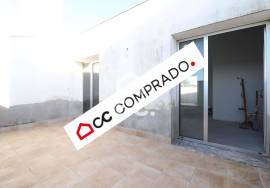 Duplex T3 apartment with terraces, balconies and garage in the center of Avelar.