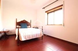 Renovated apartment with 2 bedrooms and tidy in Vale das Flores!
